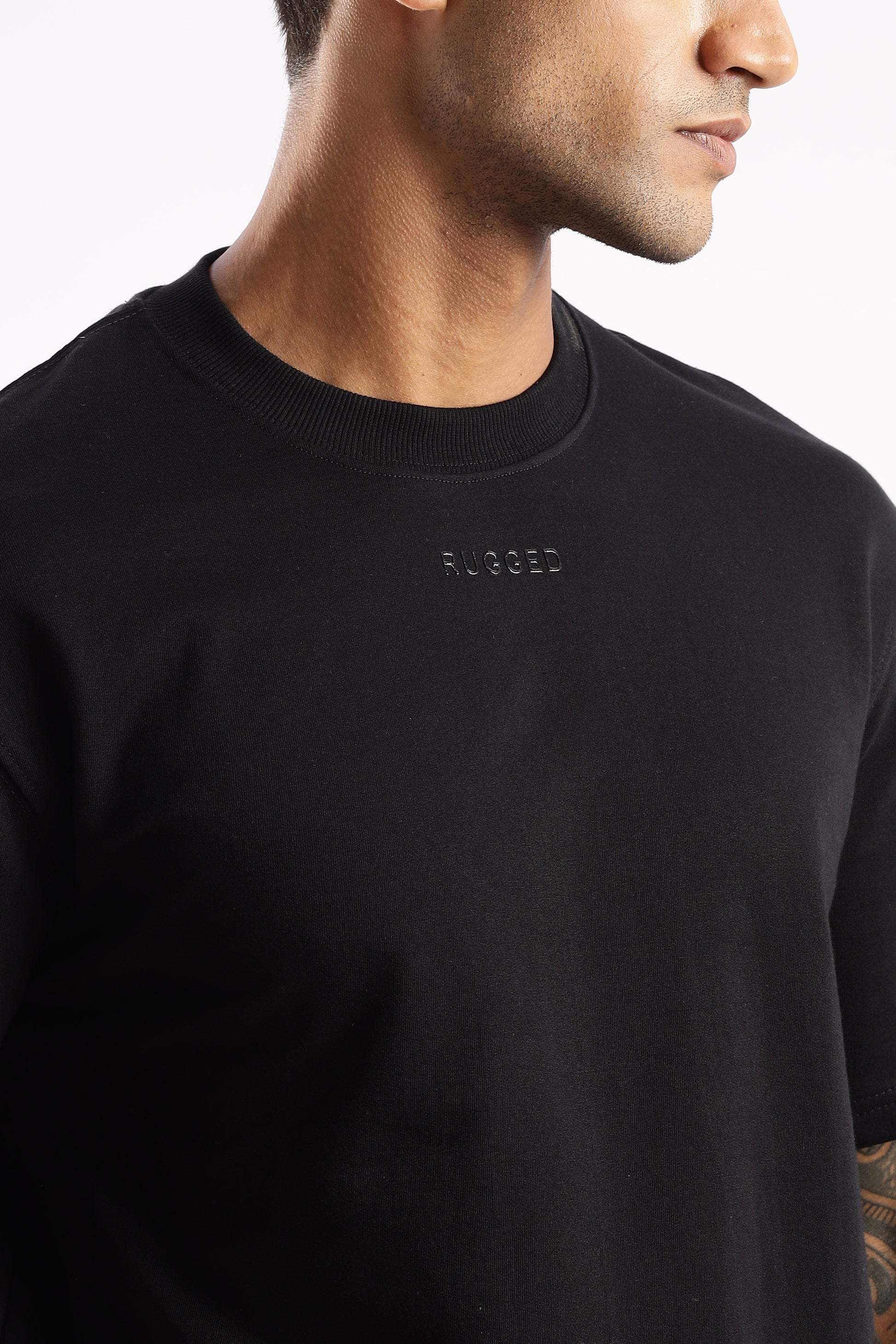 Men’s crew neck t-shirt in Onyx Depth with subtle chest print and clean silhouette