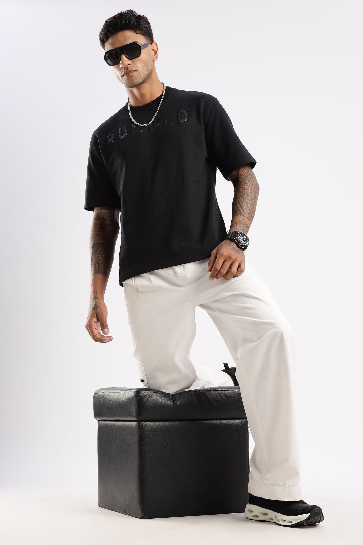 Side angle view of Signature T-shirt in Onyx Depth with structured sleeve profile