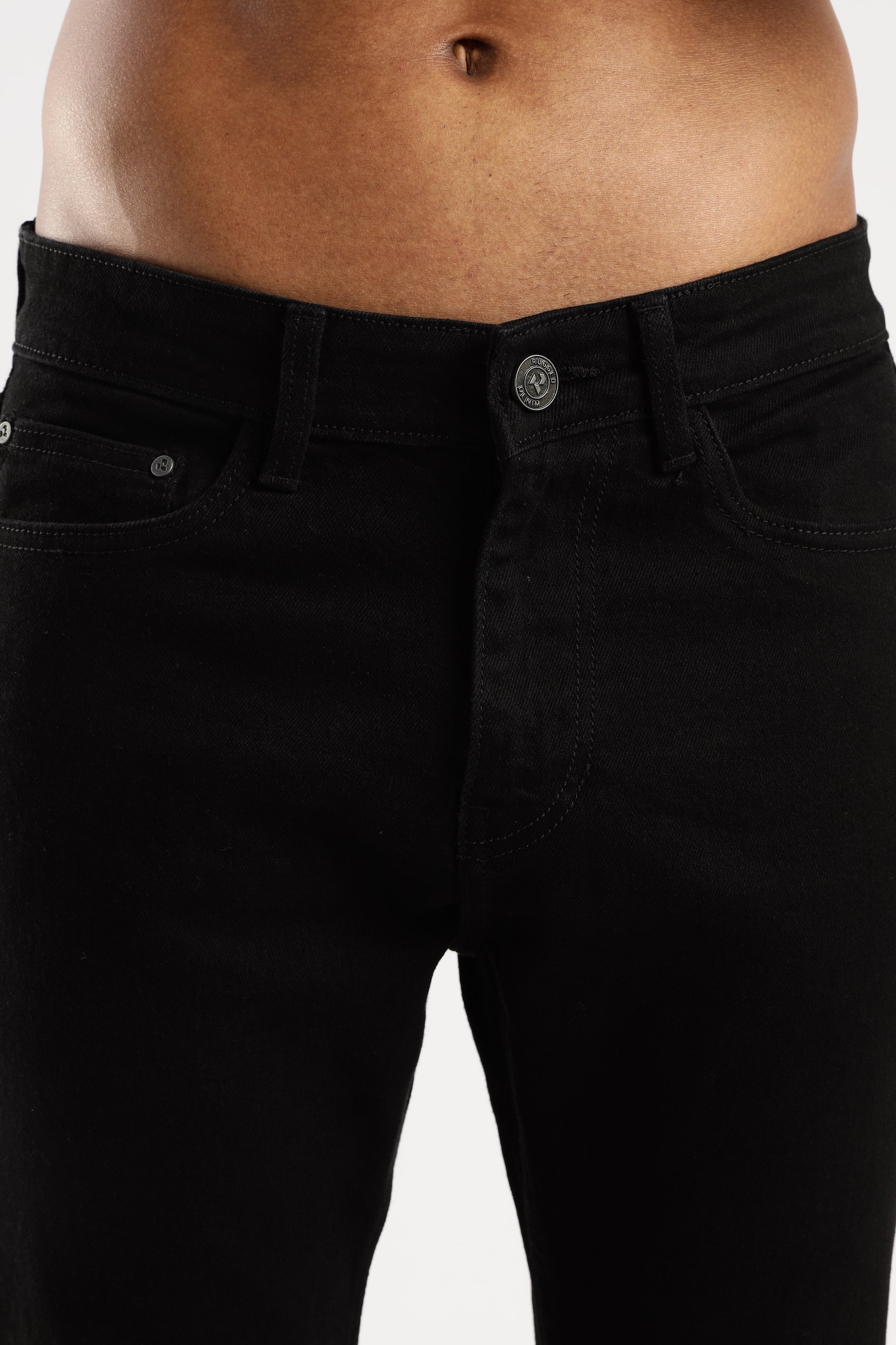 Men’s tapered fit jeans in Shadow Trail with sleek silhouette and durable fabric